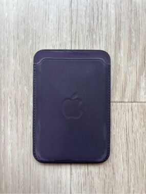 Apple iPhone MagSafe Smart Wallet (Midnight Purple)